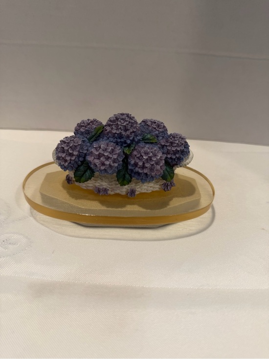 Our america Other - Lavender Hydrangea Floral Accent Vase with Gold Tray